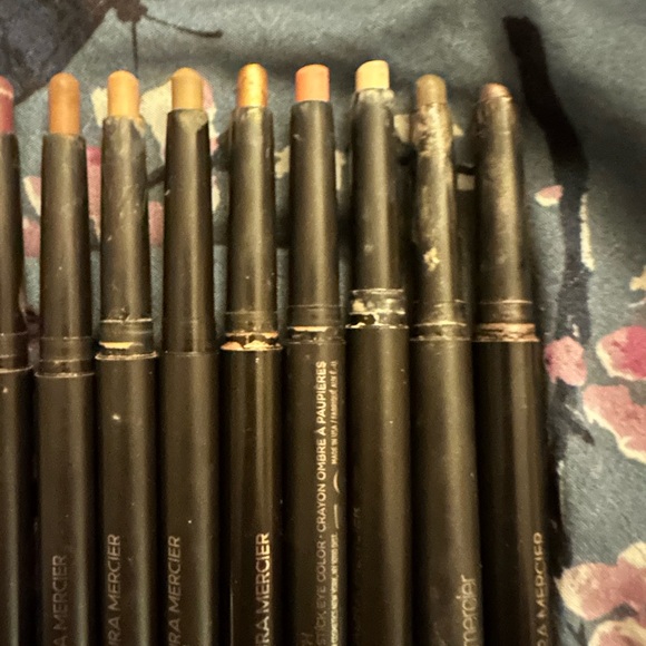 18 Laura Mercier Caviar Cream Eyeshadow Sticks in Good used condition - Picture 5 of 5